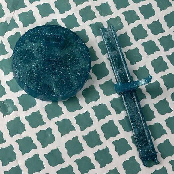 LOL Surprise OMG QUEENS FASHION Doll Splash Beauty Stand - Picture 6 of 6